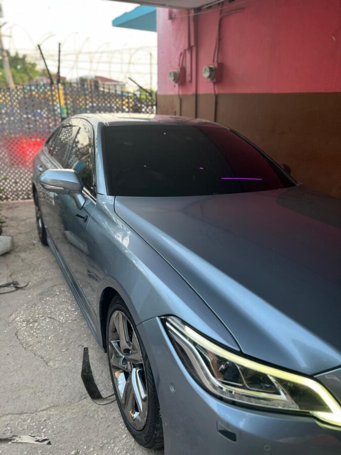 Windshield sun strip
